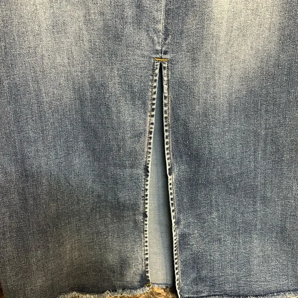 Distressed jean skirt with front slit, size 30 - Picture 3 of 8